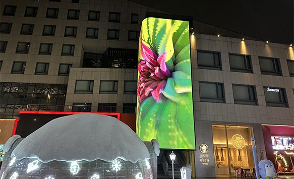 Take a Peek at the Tech Behind a Giant Outdoor LED Display