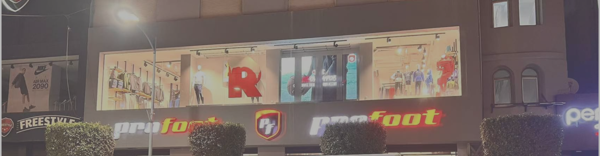 Outdoor Slim LED Poster – Ultra-Bright & Weatherproof Digital Signage Solution